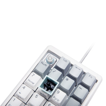 NiZテンキーボード E21 ホワイト 白い 静電容量無接点 コンパクト 有線 バックライト付き 静電容量スイッチ カスタマイズ可能 マルチ接続対応 プログラマブル機能 長時間バッテリー ミニマルデザイン 木製リストレスト PBTキーキャップ サイドプリント刻印 USB-Cケーブル オフィスワーク プログラミング ゲーミングキーボード 長時間タイピング 高耐久設計 快適な打鍵感 低遅延 マルチデバイス対応