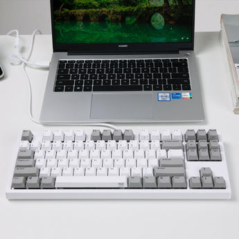NiZキーボード WP87 防水仕様IP68 ホワイト 静電容量無接点 コンパクト 有線 ワイヤレス Bluetooth バックライト 静電容量スイッチ カスタマイズ可能 マルチ接続対応 プログラマブル機能 長時間バッテリー ミニマルデザイン 木製リストレスト PBTキーキャップ サイドプリント刻印 USB-Cケーブル オフィスワーク プログラミング ゲーミングキーボード 長時間タイピング 高耐久設計 快適な打鍵感 低遅延 マルチデバイス対応