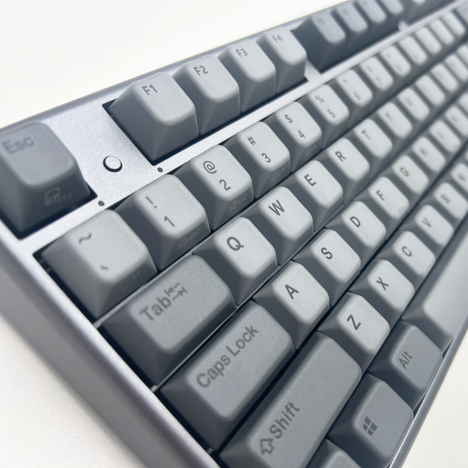 NiZ X108 静電容量無接点キーボード バックライト付き 黒い NiZ X108 静電容量無接点キーボード バックライト付き 黒い