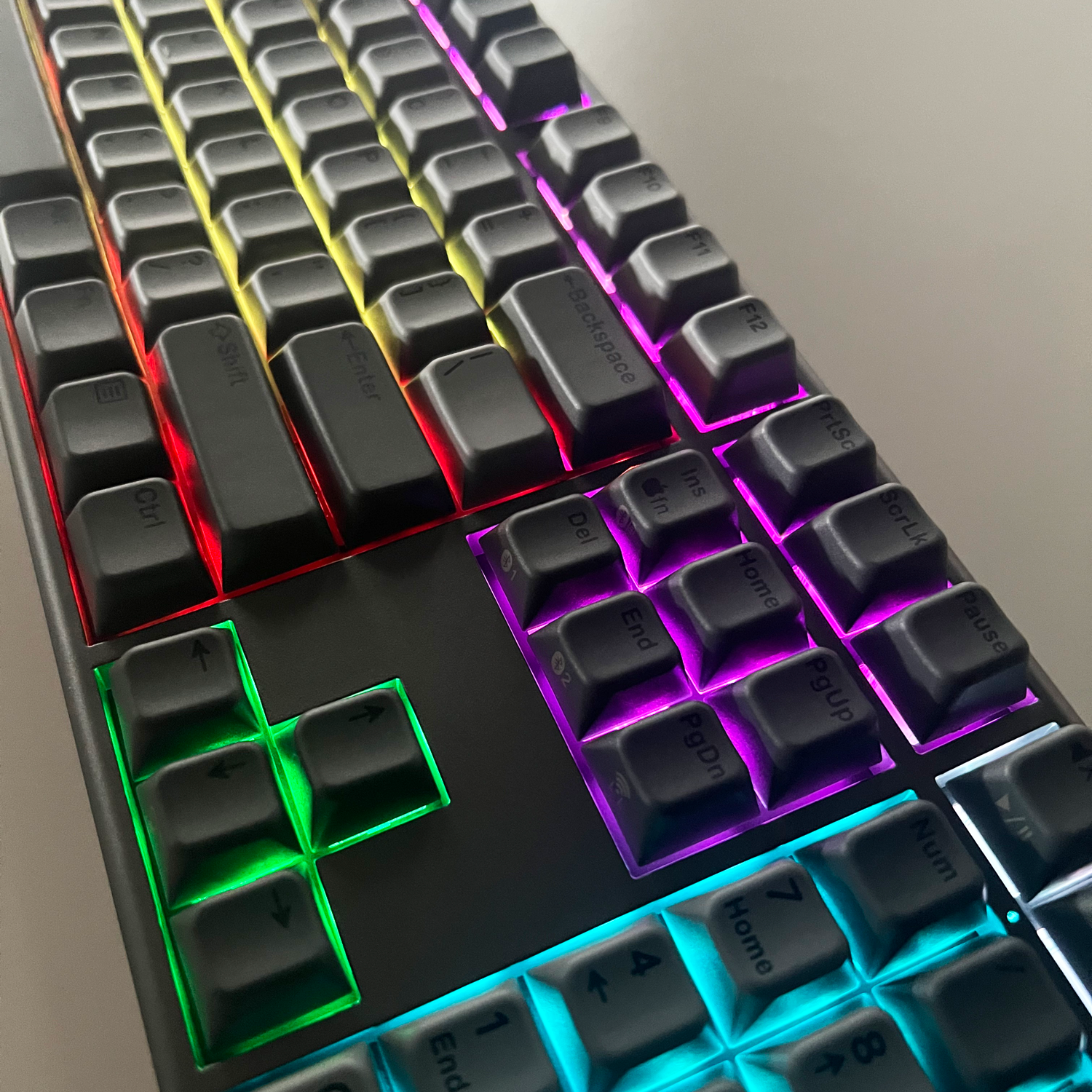 NiZ X108 静電容量無接点キーボード バックライト付き 黒い NiZ X108 静電容量無接点キーボード バックライト付き 黒い