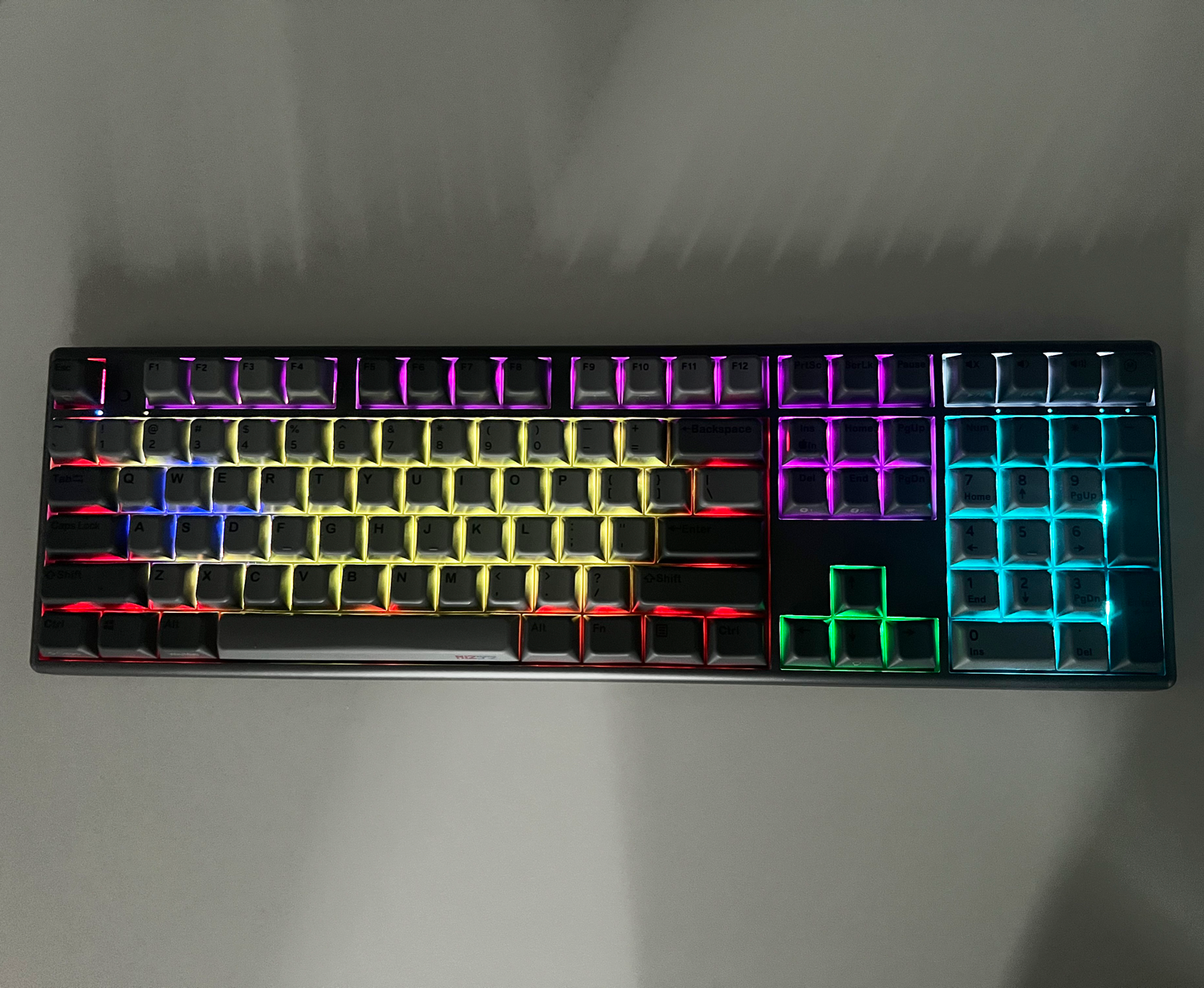 NiZ X108 静電容量無接点キーボード バックライト付き 黒い NiZ X108 静電容量無接点キーボード バックライト付き 黒い